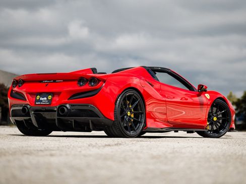 Used 2021 Ferrari F8 Tributo image 25