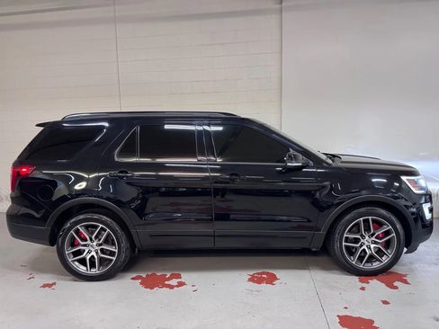 Used 2017 Ford Explorer Sport image 2