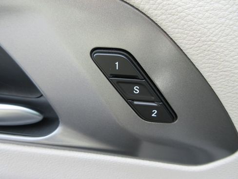 Used 2023 Chrysler Pacifica Touring-L image 21