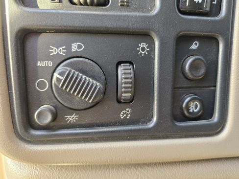 Used 2004 GMC Sierra 2500 SLT w/ Heavy-Duty Power Package image 13