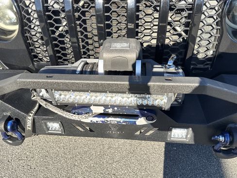 Used 2021 Jeep Gladiator Sport image 18