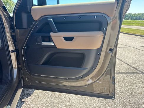 New 2026 Land Rover Defender 110 X-Dynamic SE AWD/4WD image 14