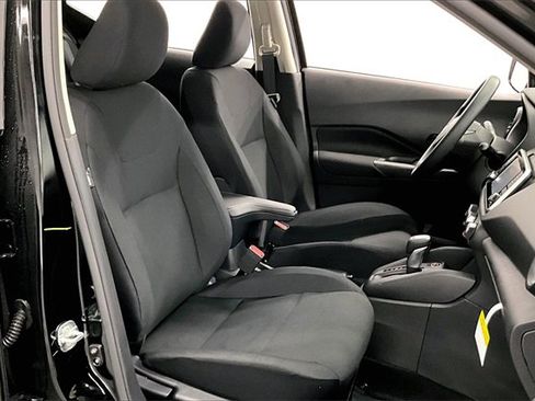 New 2025 Nissan Kicks Play S image 32