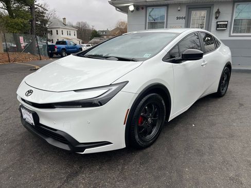 Used 2024 Toyota Prius LE image 3