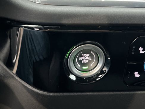 Used 2024 GMC Sierra 1500 Elevation image 30