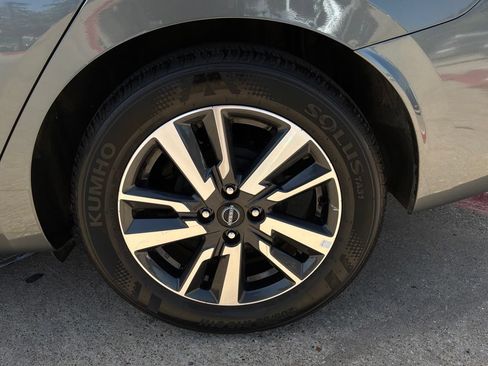 Used 2025 Nissan Versa SV FWD image 9