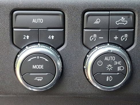 Used 2026 GMC Sierra 1500 SLT AWD/4WD image 25