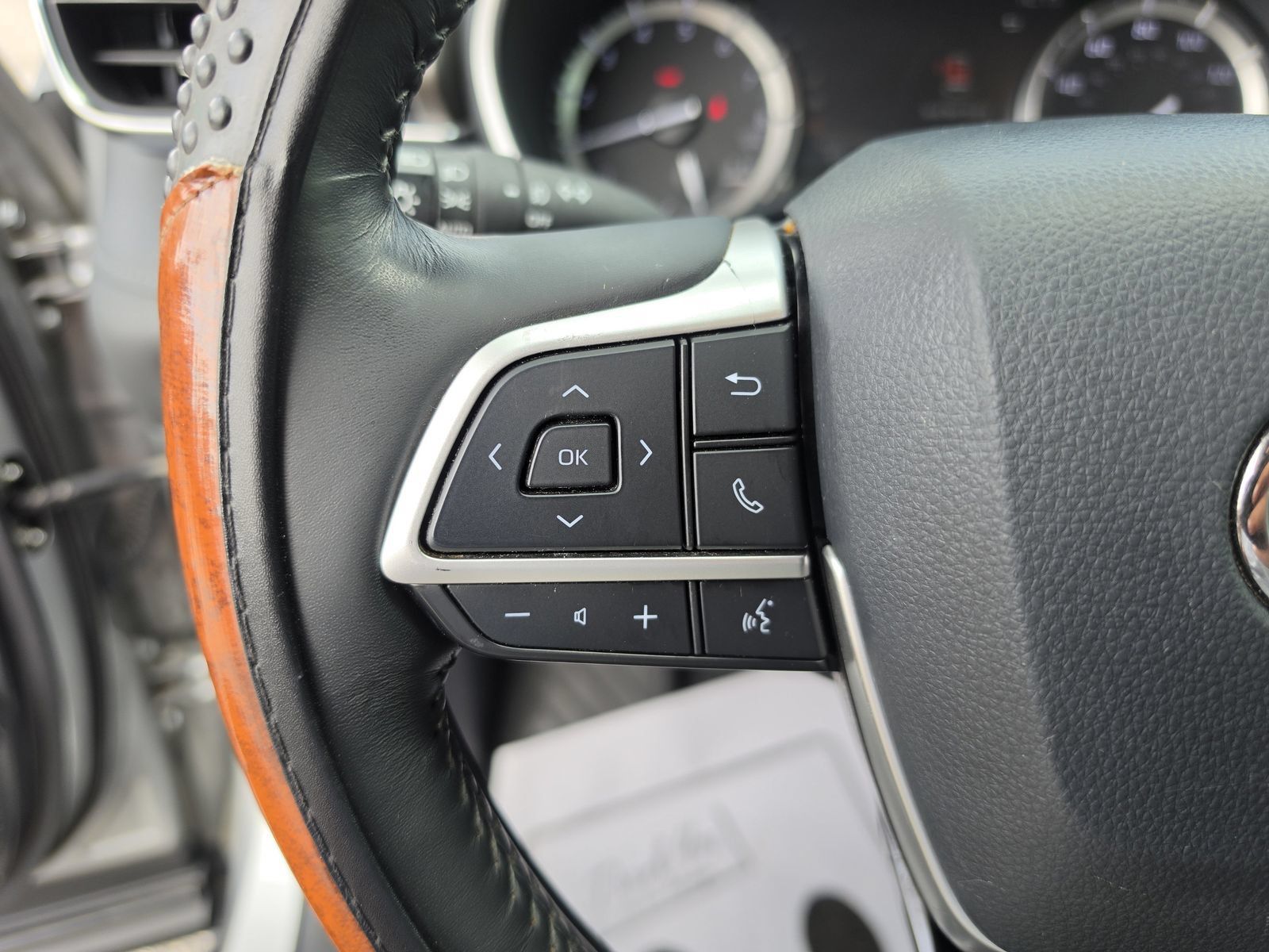Used 2022 Toyota Highlander Limited FWD image 37