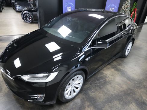 Used 2018 Tesla Model X 75D image 12