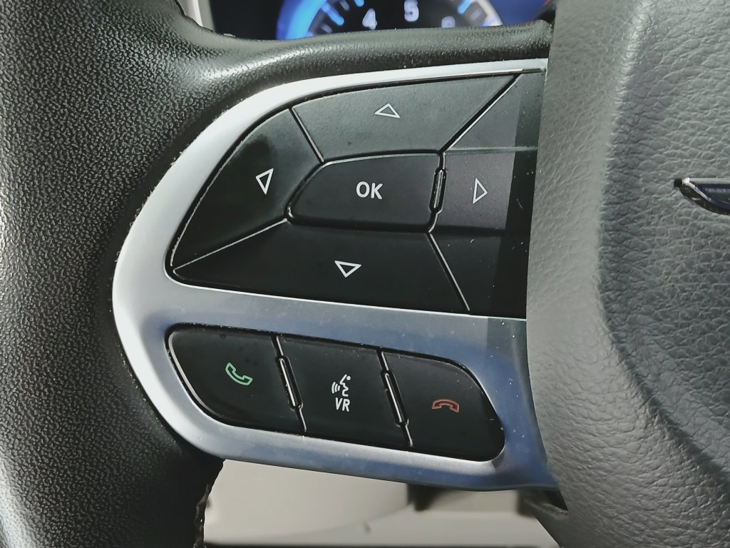 Used 2024 Chrysler Pacifica Touring-L FWD image 26