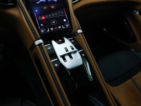 Used 2025 Ferrari Roma Spider RWD image 10