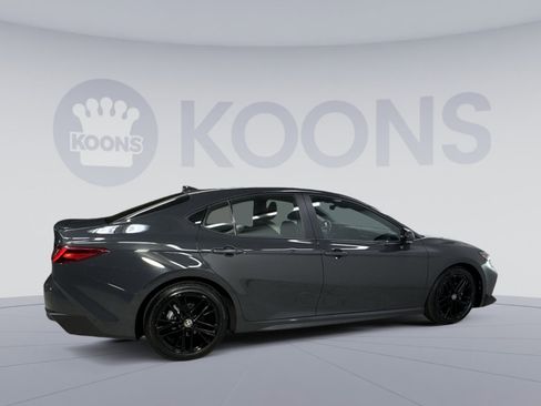 Used 2025 Toyota Camry SE w/ Convenience Package image 13