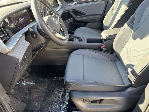 New 2026 Volkswagen Tiguan SE image 14