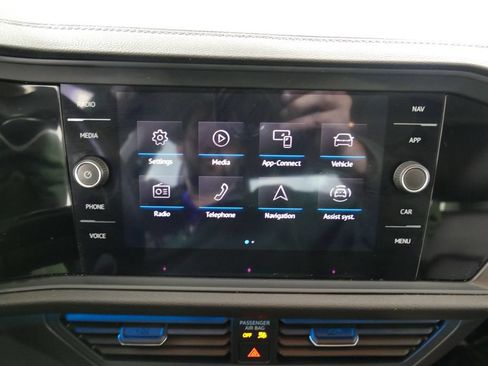 Used 2023 Volkswagen Jetta SEL FWD image 17