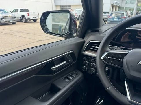 Certified 2025 Chevrolet Suburban LT w/ Comfort Package AWD/4WD image 29