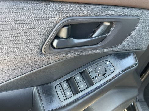 Used 2023 Nissan Rogue S FWD image 13
