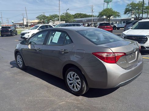 Used 2017 Toyota Corolla LE FWD image 5