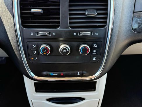 Used 2014 Dodge Grand Caravan American Value Package w/ UConnect Hands-Free Group FWD image 19