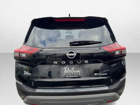 Used 2023 Nissan Rogue SV image 6