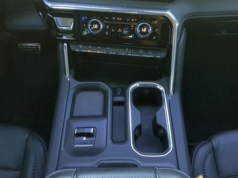 Used 2024 GMC Sierra 2500 Denali w/ Denali Reserve Package image 22