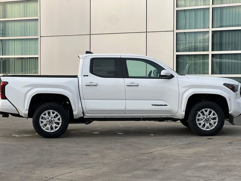 Used 2025 Toyota Tacoma SR5 AWD/4WD image 3