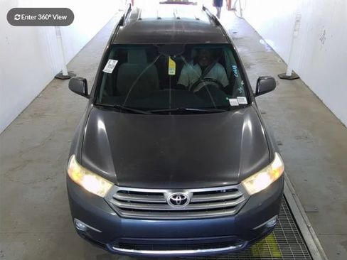 Used 2013 Toyota Highlander Plus FWD image 4