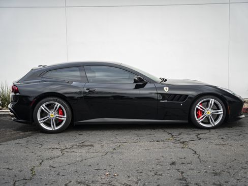 Certified 2018 Ferrari GTC4Lusso image 6
