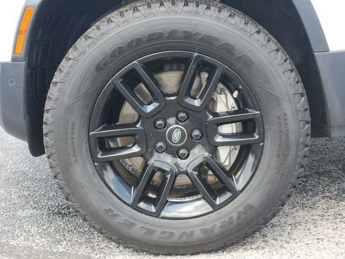 Used 2023 Land Rover Defender 110 SE AWD/4WD image 8