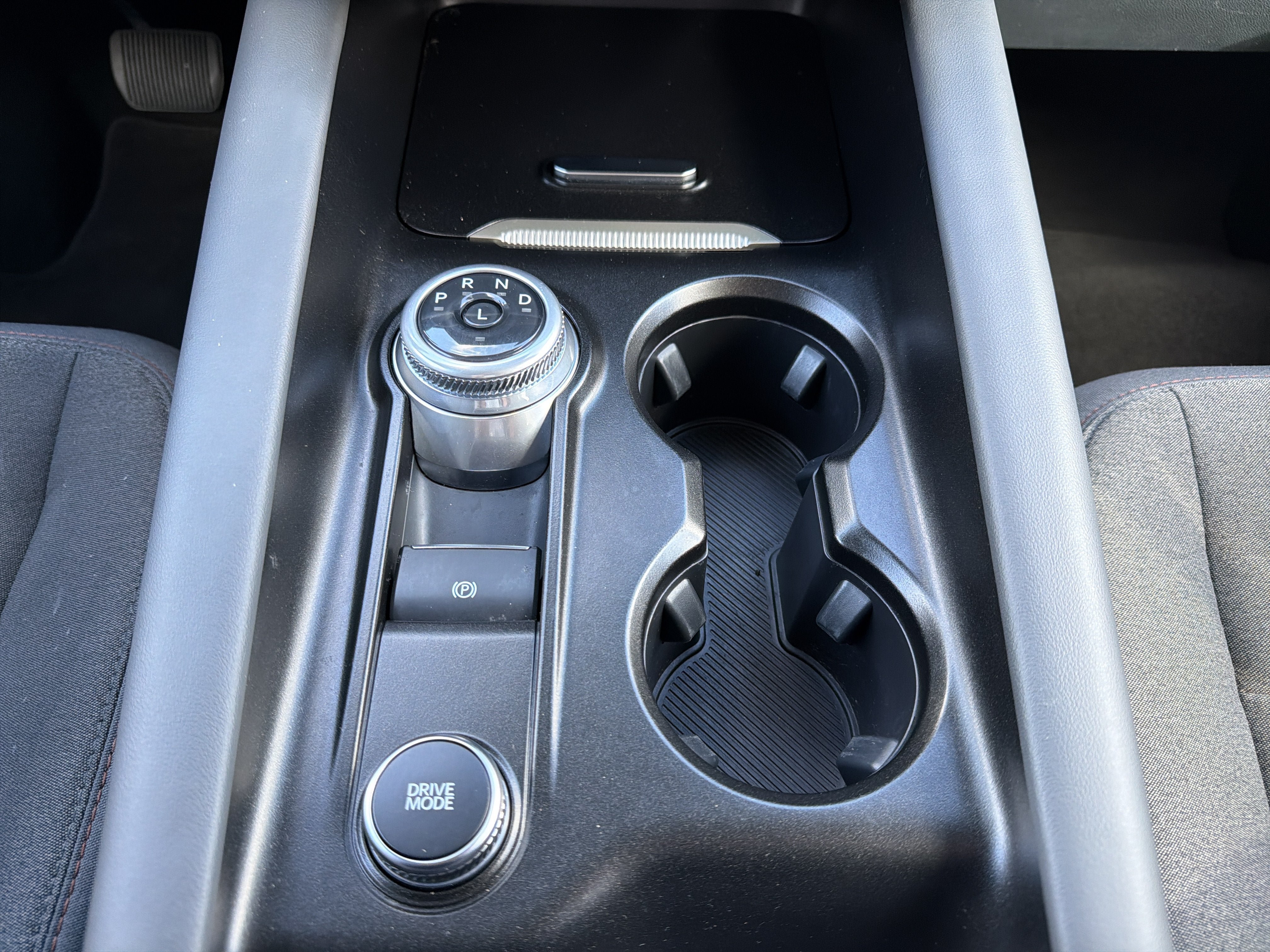 Used 2025 Ford Explorer Active AWD/4WD image 22