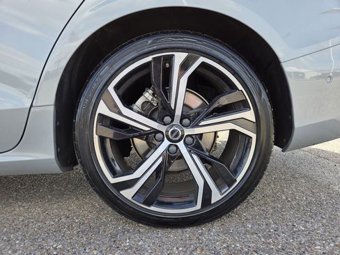 Used 2024 Volvo S60 B5 Plus image 9