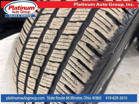 Used 2021 Nissan Titan SL w/ Moonroof Package image 56