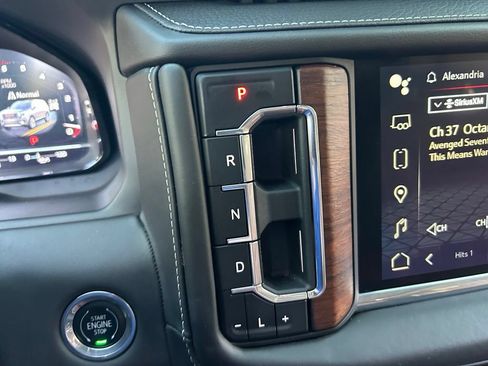 Used 2023 GMC Yukon Denali Ultimate AWD/4WD image 32