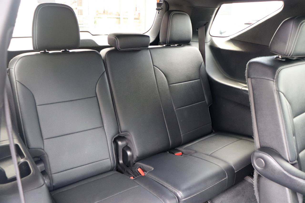 Used 2025 Chevrolet Traverse LT FWD image 14