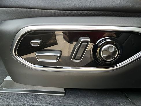 New 2025 Jeep Grand Cherokee L Summit w/ Advanced Protech Group IV AWD/4WD image 16