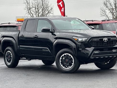 Used 2024 Toyota Tacoma TRD Off-Road image 2