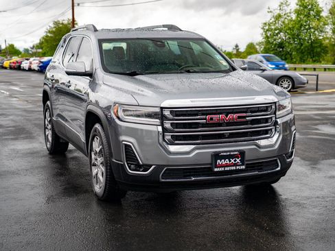 Used 2021 GMC Acadia SLT w/ Technology Package FWD image 2