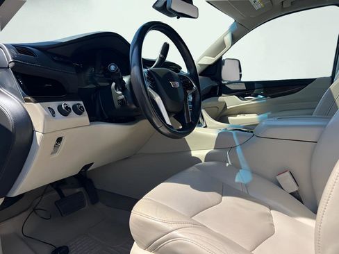 Used 2020 Cadillac Escalade ESV Premium Luxury AWD/4WD image 2