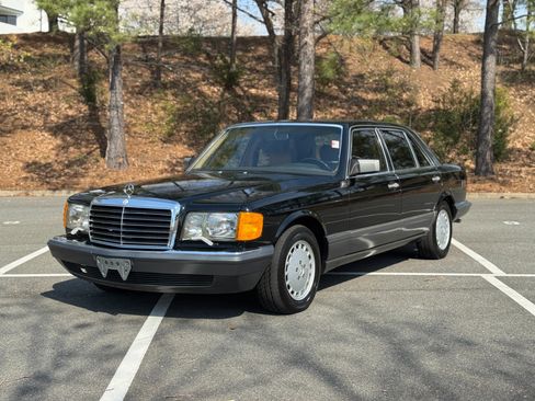 Used 1990 Mercedes-Benz 560 SEL image 4