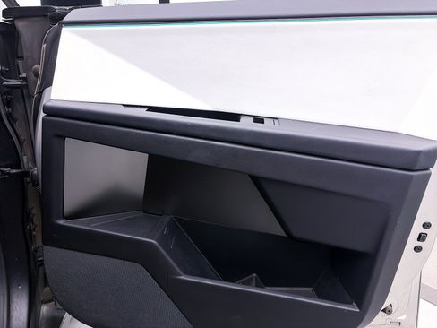 Used 2024 Tesla Cybertruck AWD Crew Cab image 29