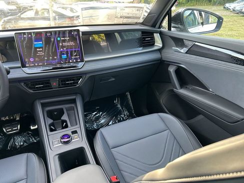 New 2026 Volkswagen Tiguan SE R-Line FWD image 11
