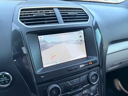 Used 2018 Ford Explorer XLT w/ Equipment Group 202A FWD image 18