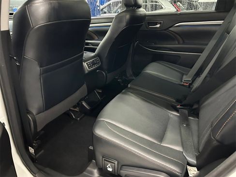 Used 2018 Toyota Highlander Limited Platinum image 20