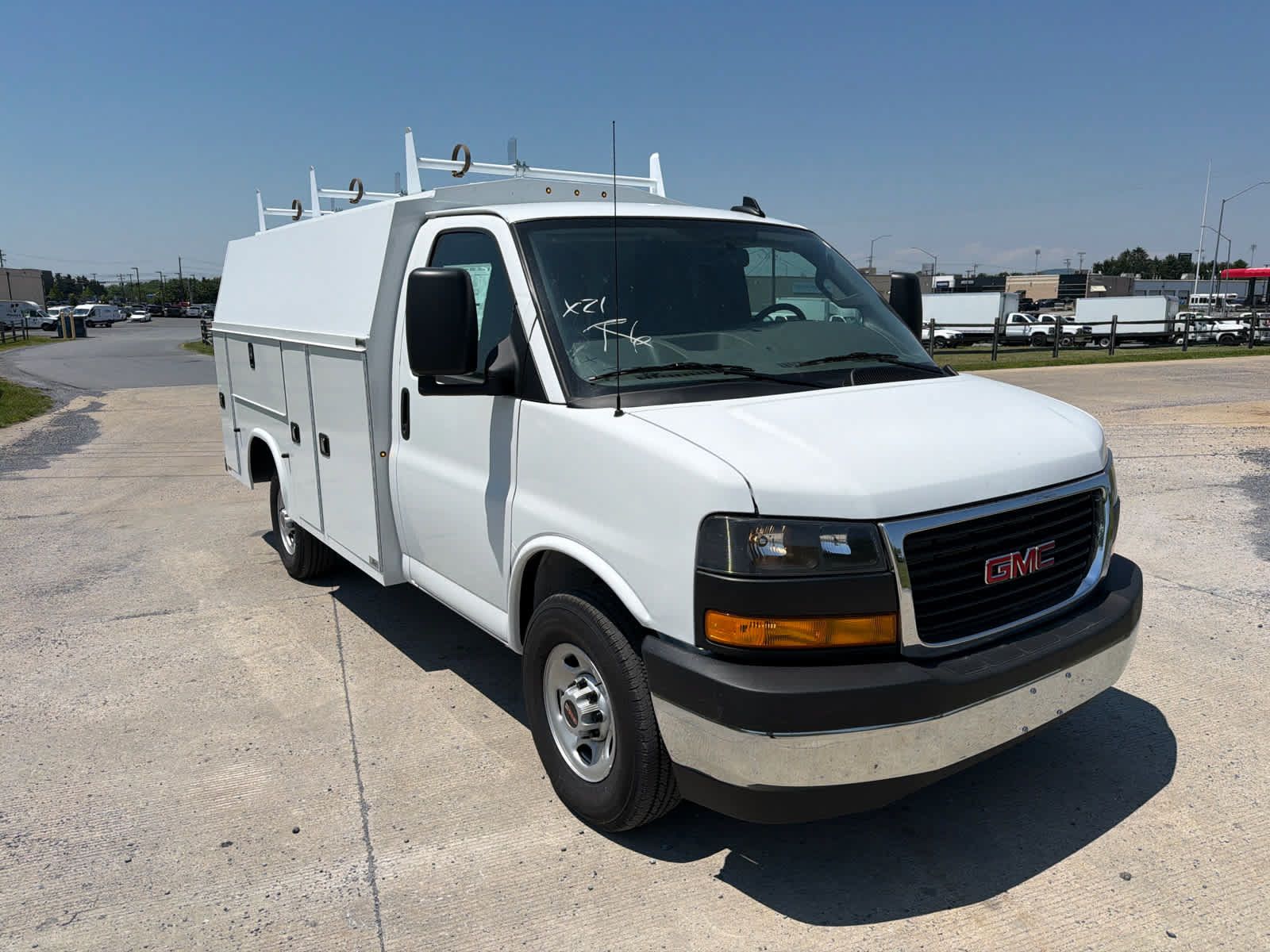 New 2025 GMC Savana 3500 w/ Power Convenience Package RWD image 2
