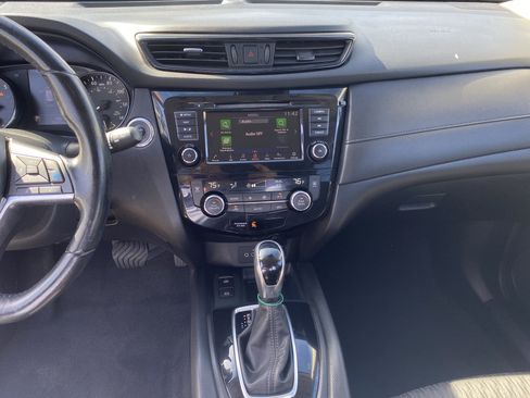 Used 2020 Nissan Rogue SV w/ Premium Package image 10