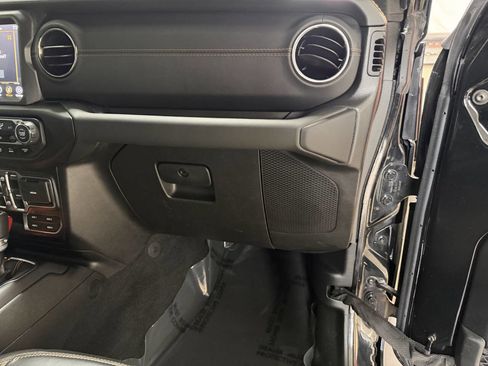 Used 2021 Jeep Wrangler Unlimited Sahara AWD/4WD image 33