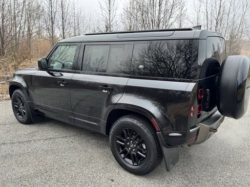 Certified 2023 Land Rover Defender 110 X-Dynamic SE image 9