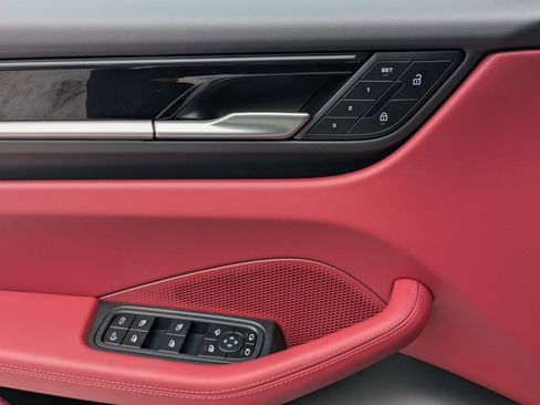 New 2025 Porsche Macan 4 Electric image 13