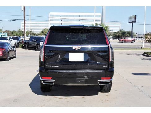 Used 2024 Cadillac Escalade Premium Luxury image 5