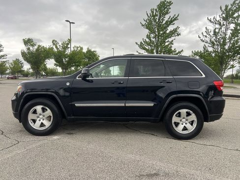 Used 2011 Jeep Grand Cherokee Laredo image 2