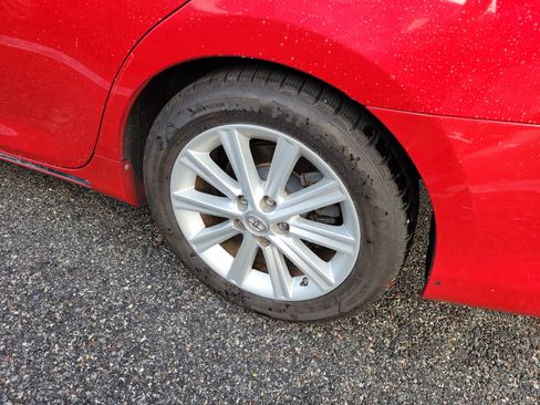 Used 2014 Toyota Camry XLE w/ Leather Package image 26